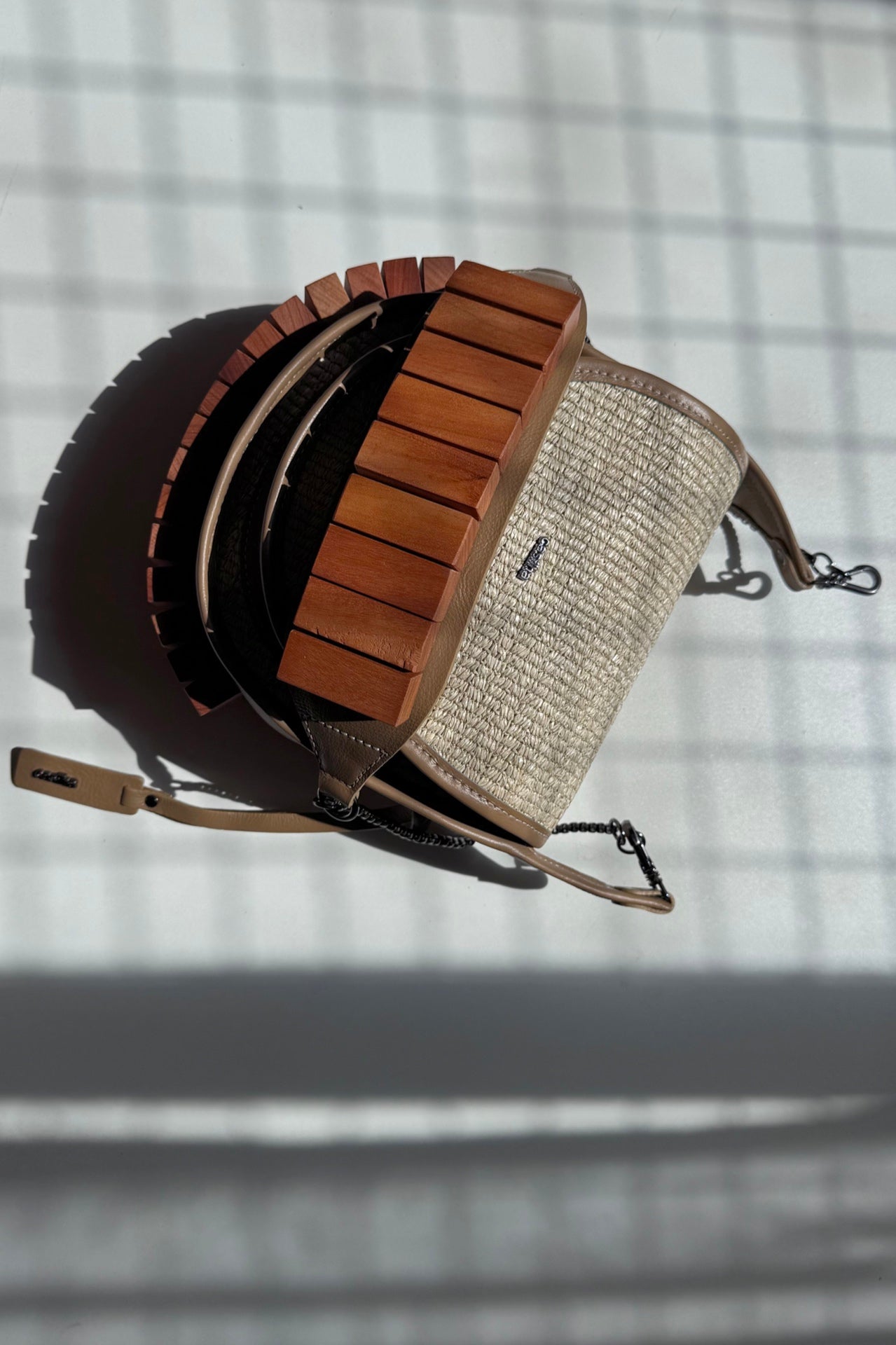 BOLSA RESTINGA - ráfia e oliva