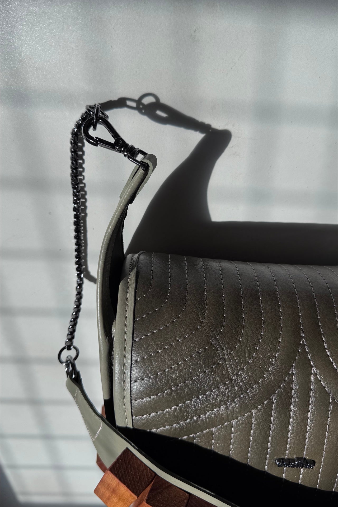 BOLSA RESTINGA - couro aspen e army