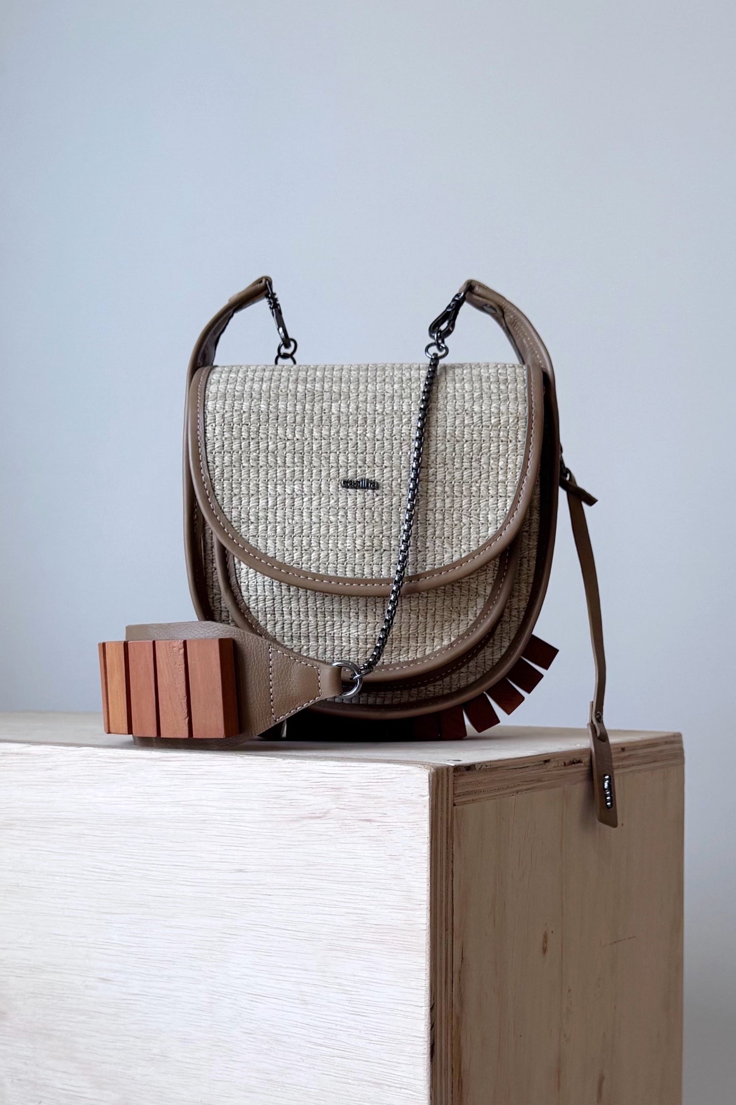 BOLSA RESTINGA - ráfia e oliva