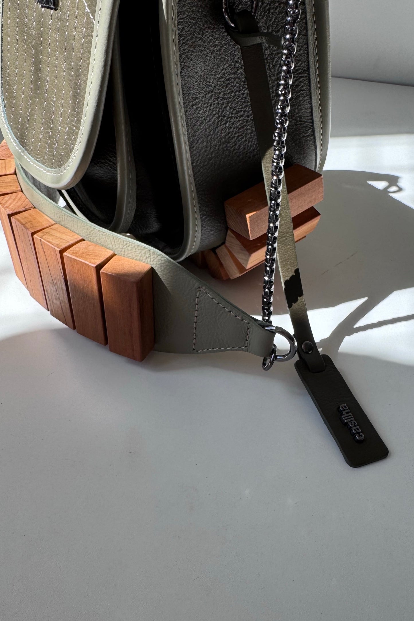 BOLSA RESTINGA NANO - couro aspen e army