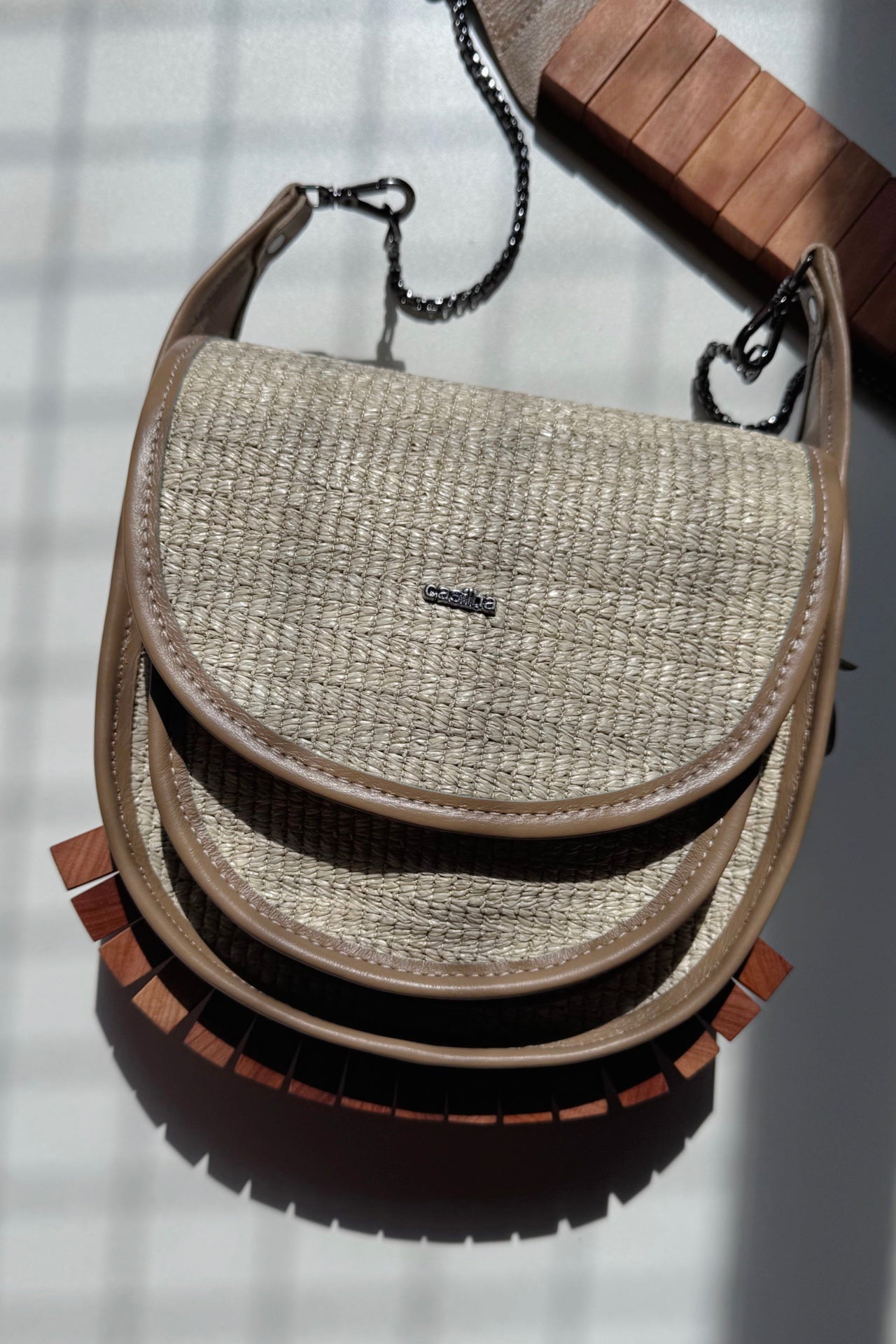 BOLSA RESTINGA - ráfia e oliva