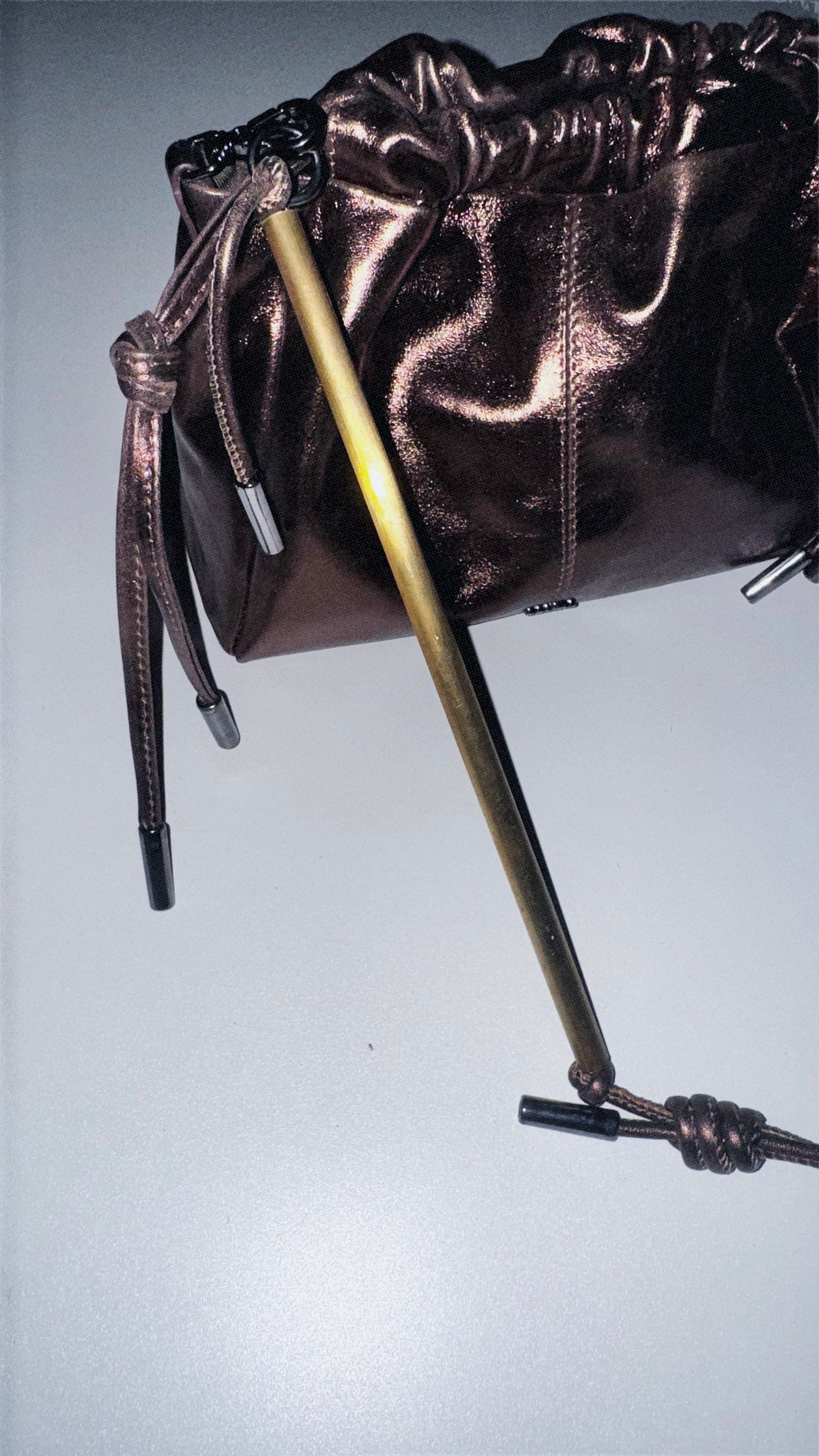 BOLSA OBRA MINI HASTE - marrom metalizado