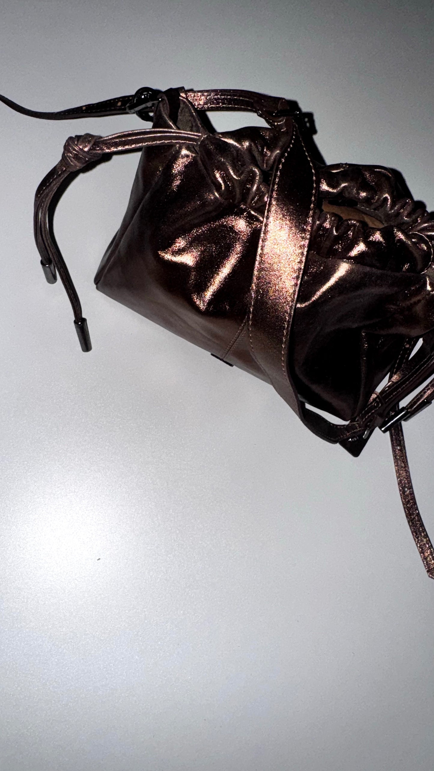BOLSA OBRA MINI HASTE - marrom metalizado