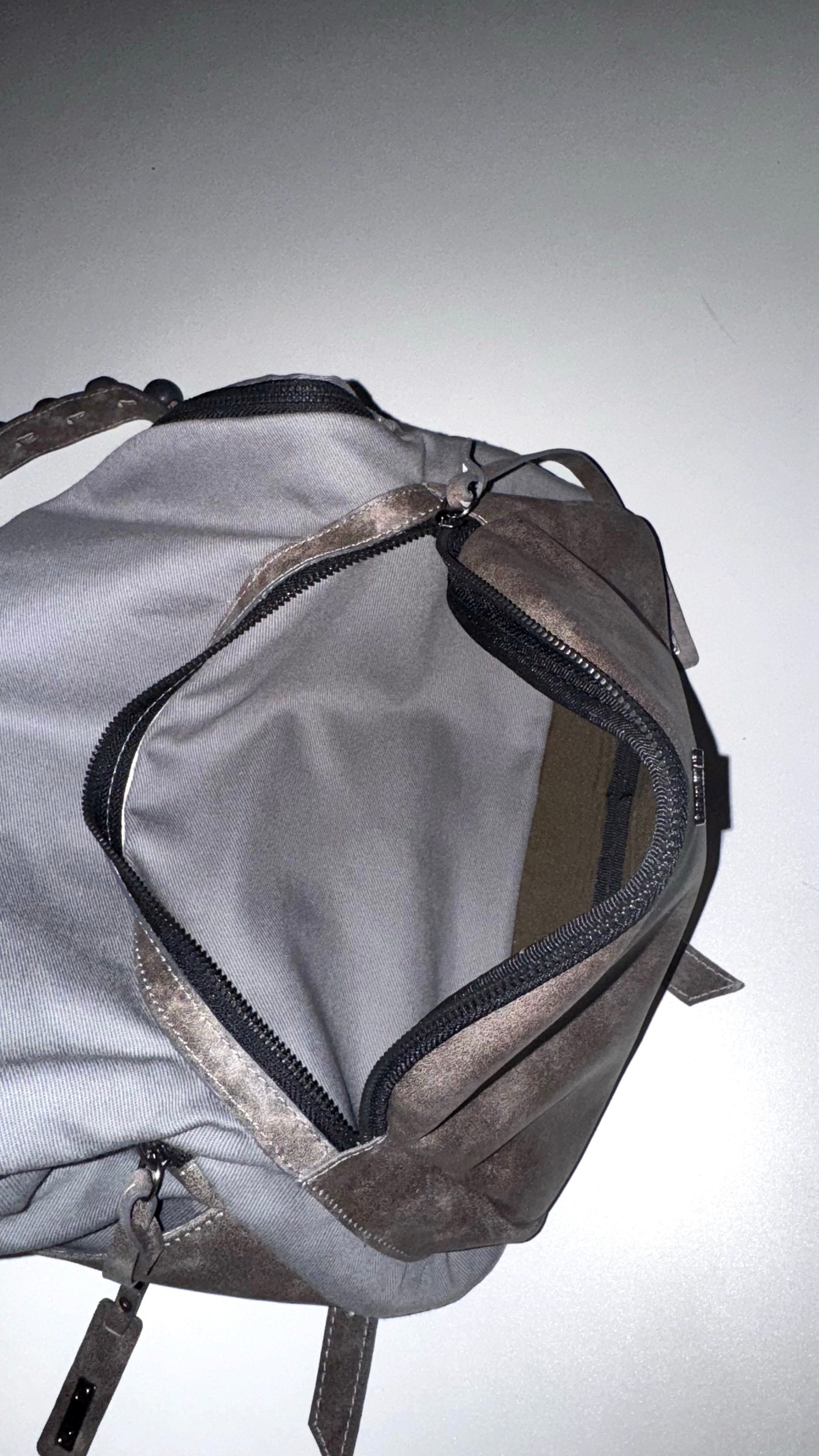 MOCHILA SLOW - cinza destroyed