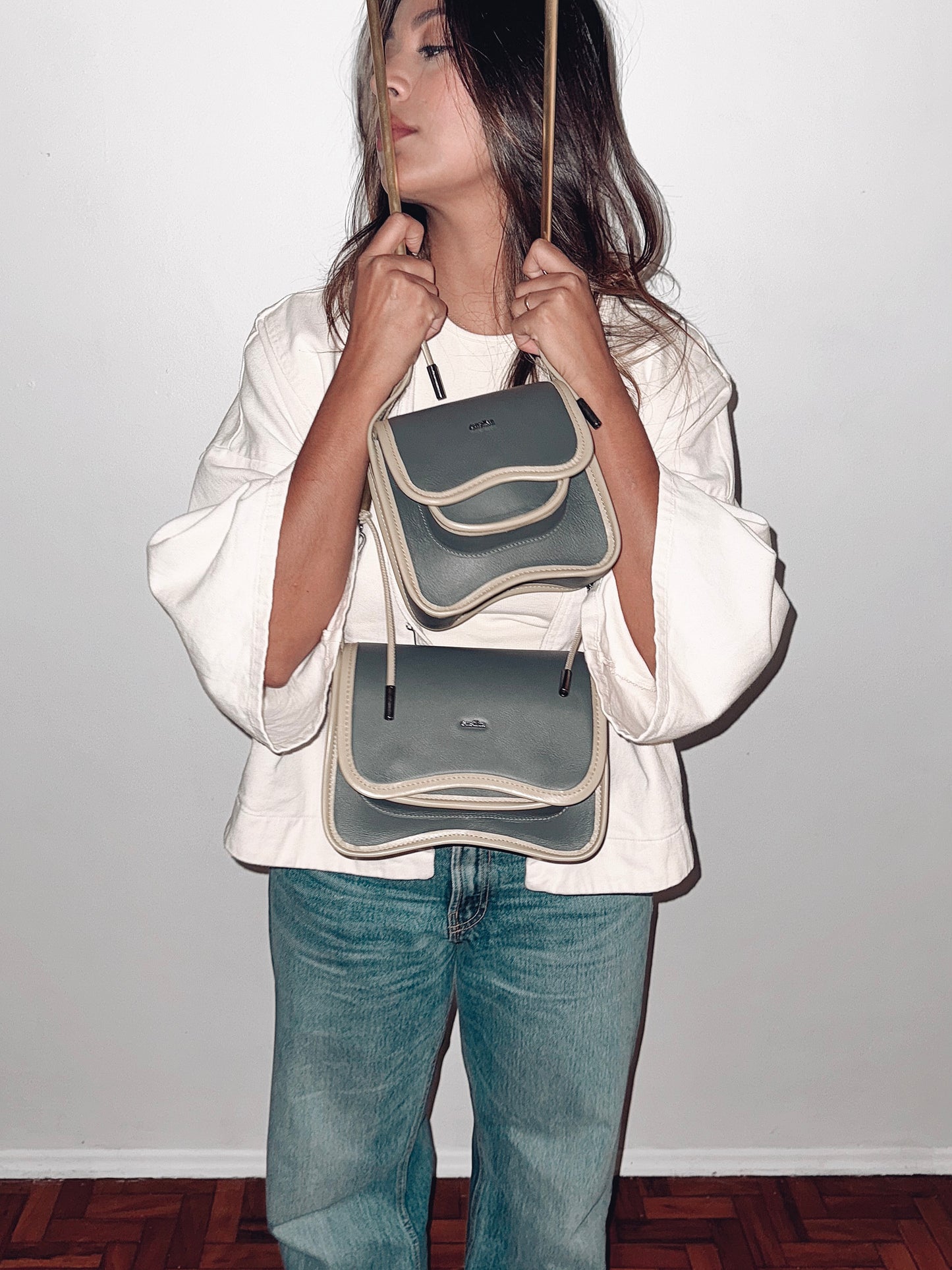 BOLSA CURVA - caramelo e off white