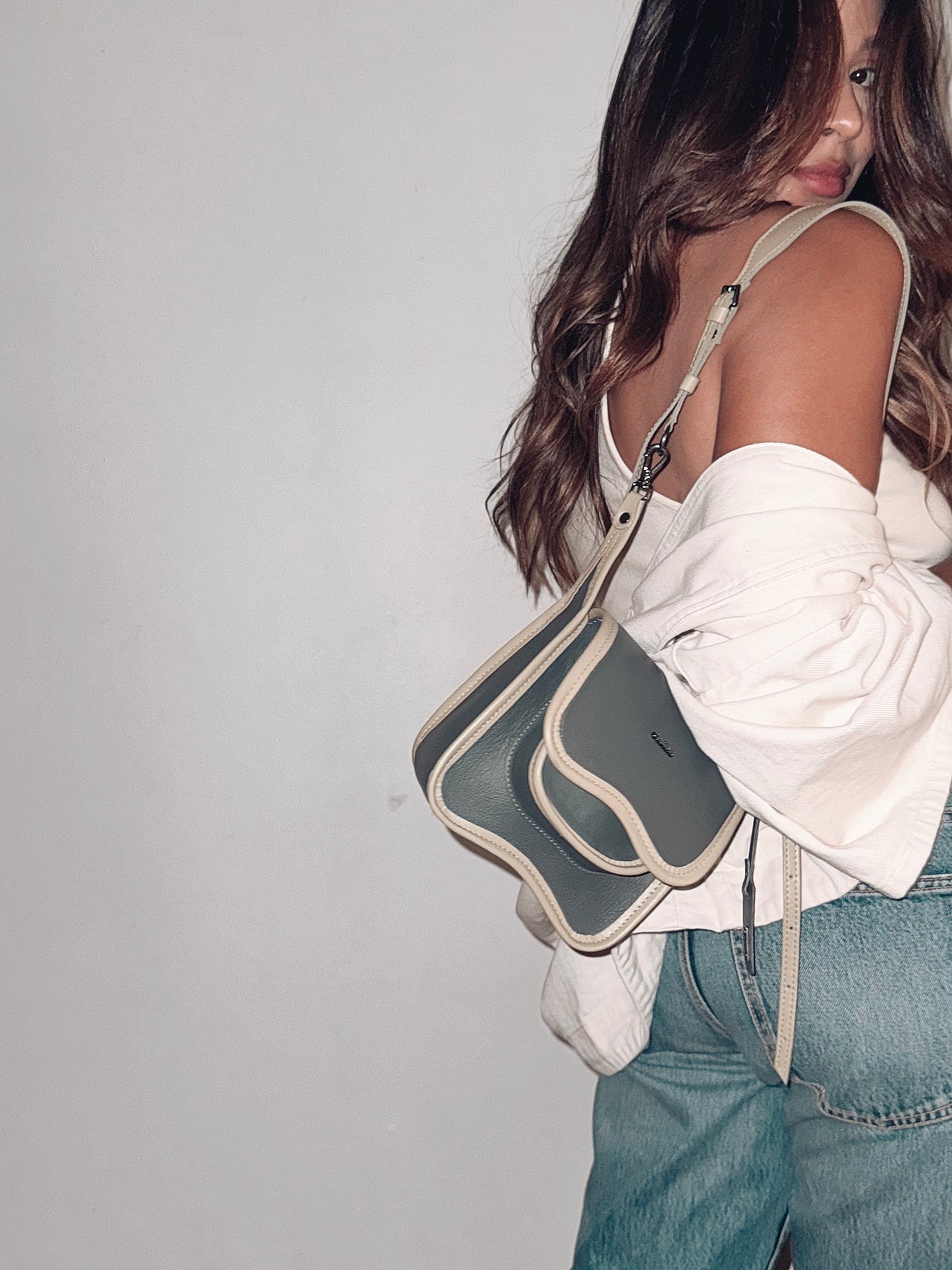 BOLSA CURVA - areia e pistache