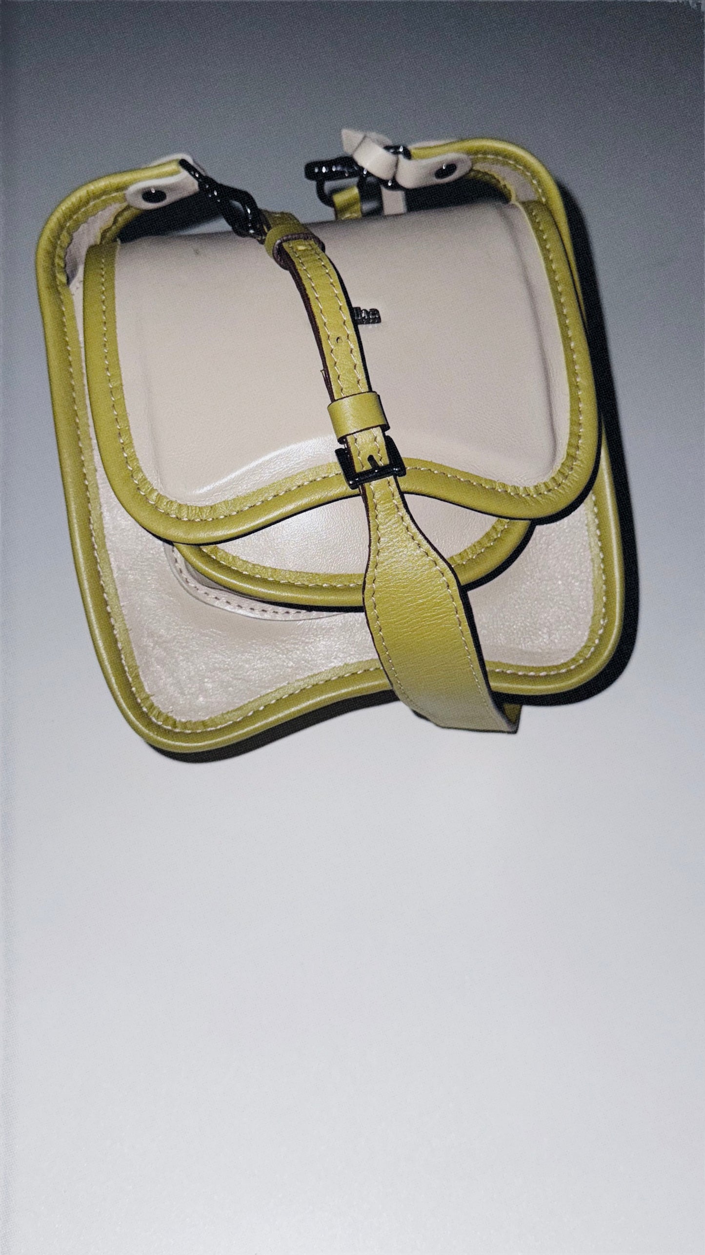 BOLSA CURVA - areia e pistache