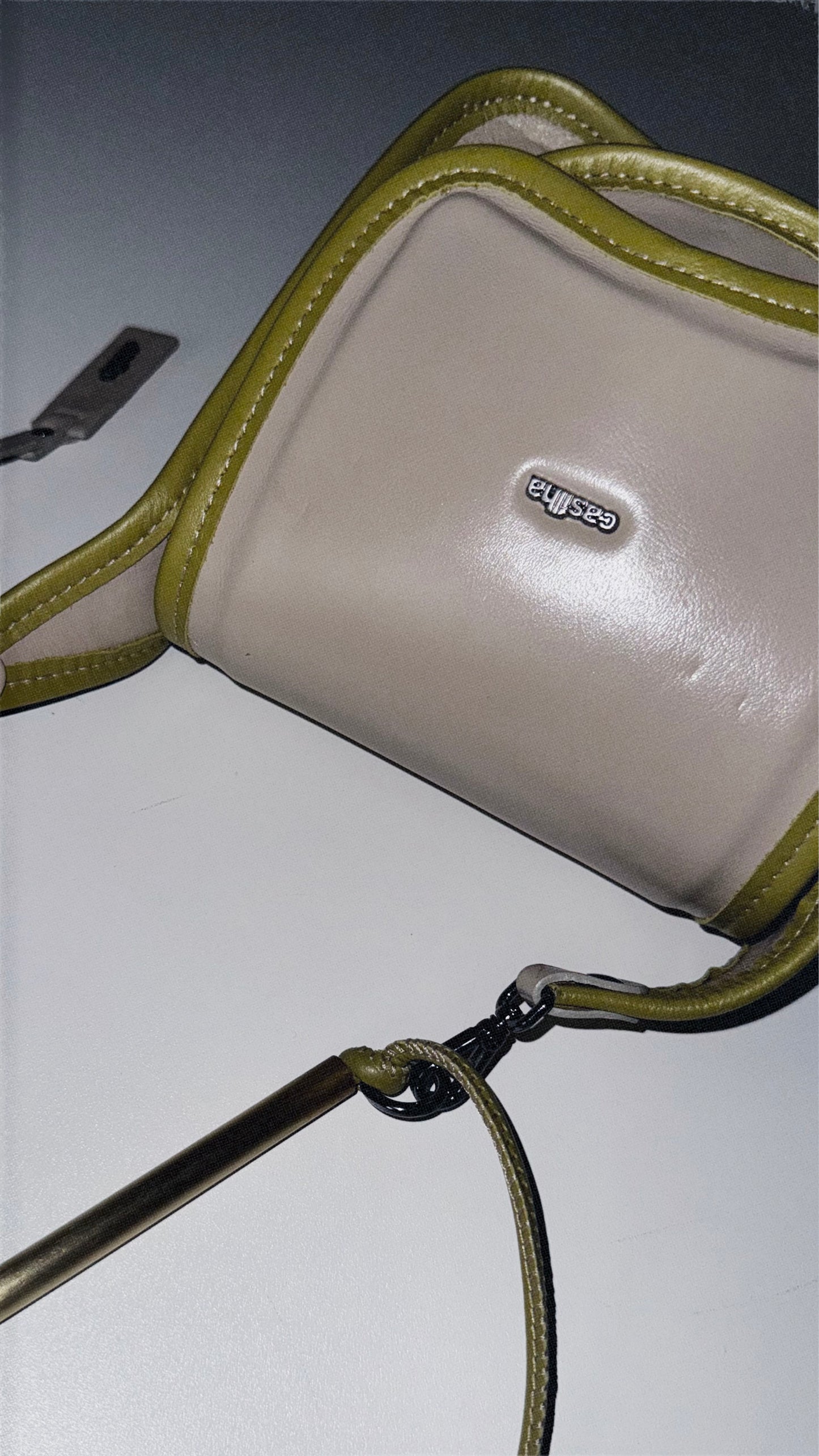 BOLSA CURVA - areia e pistache