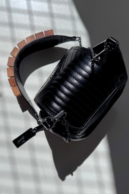 BOLSA RESTINGA NANO - couro carvão