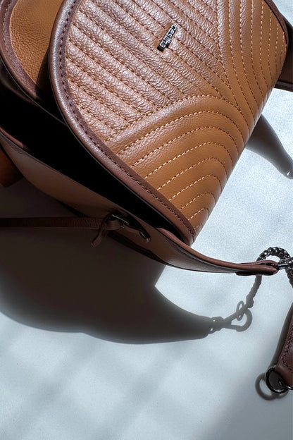 BOLSA RESTINGA - couro ocre e noz