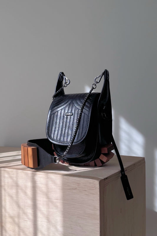 BOLSA RESTINGA NANO - couro carvão
