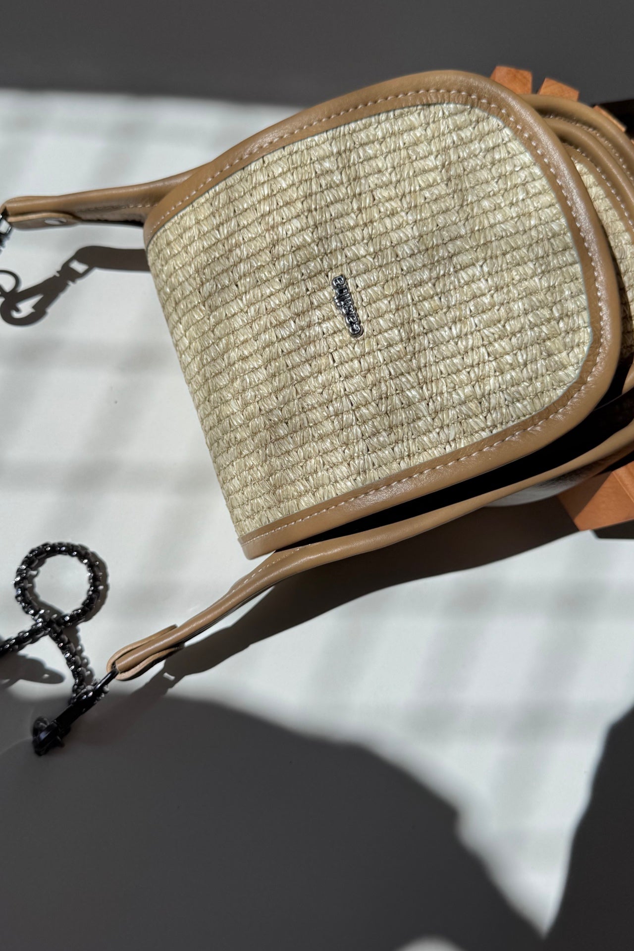BOLSA RESTINGA NANO - ráfia e oliva