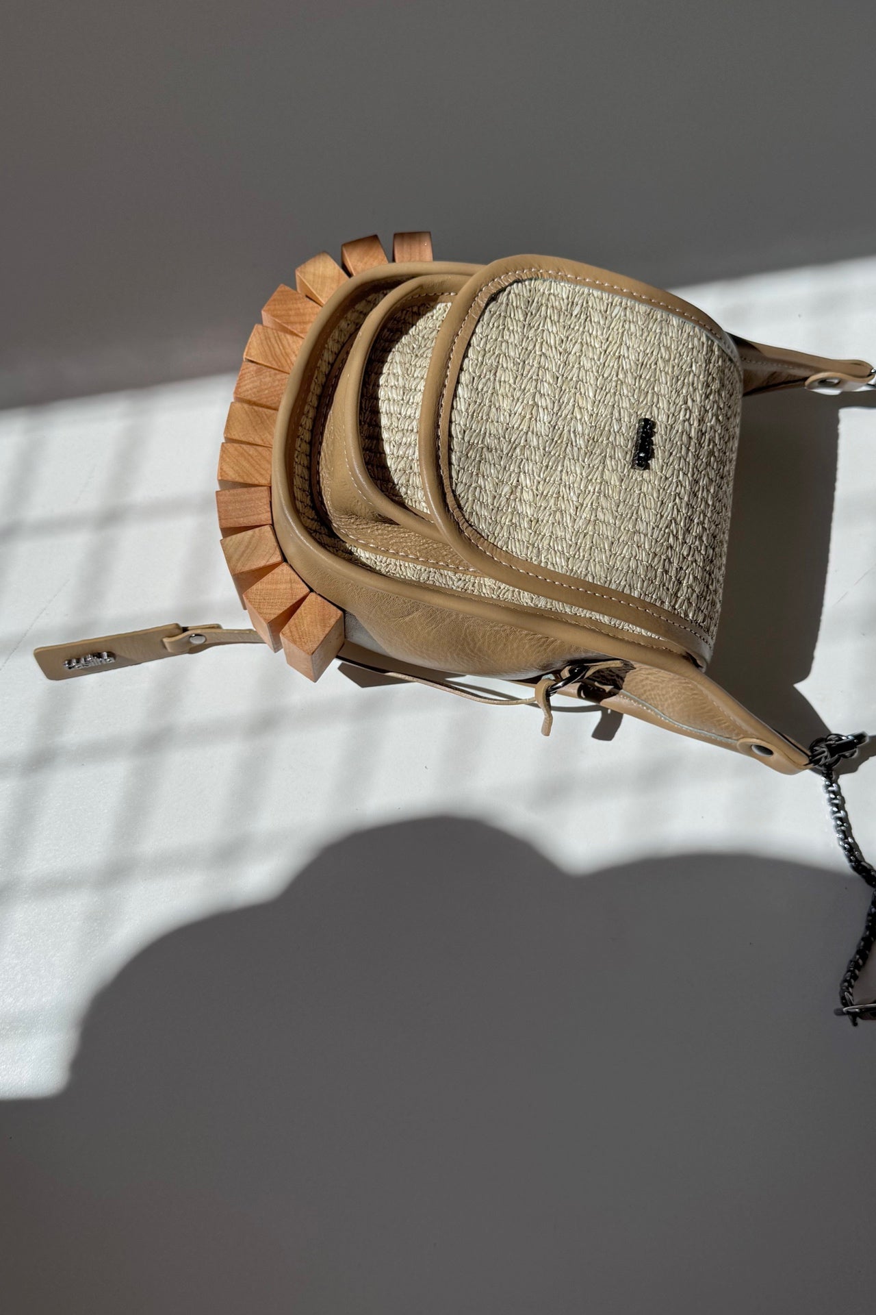 BOLSA RESTINGA NANO - ráfia e oliva