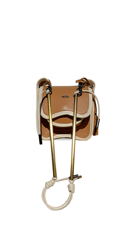 BOLSA CURVA - avelã e creme branco