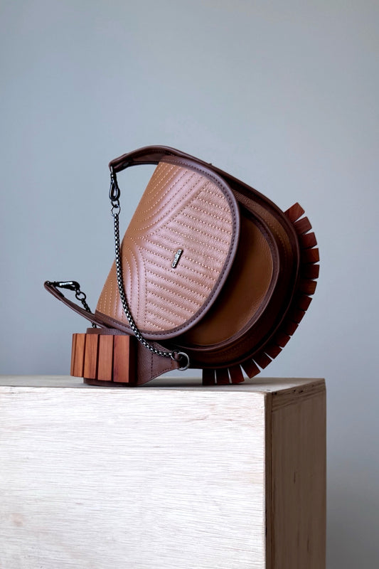 BOLSA RESTINGA - couro ocre e noz