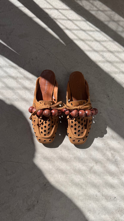 MULE VAZADO ESFERAS - camurça ocre