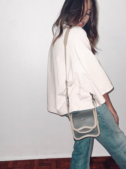 BOLSA CURVA - avelã e creme branco